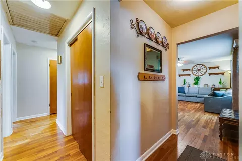 Entry Way - 4841 Ridgewood Rd, Springfield, OH 45503 photo 4 of 5