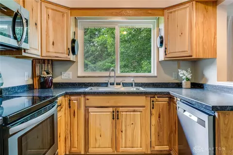 Kitchen - 4841 Ridgewood Rd, Springfield, OH 45503 photo 2 of 3