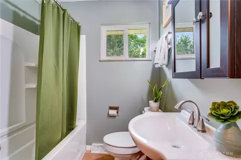 Bath - 4841 Ridgewood Rd, Springfield, OH 45503 photo 1 of 1