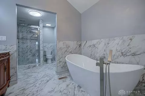 Bath - 7926 Normandy Ln, Centerville, OH 45459 photo 5 of 8