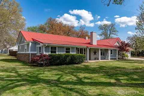 7926 Normandy Ln, Centerville, OH 45459