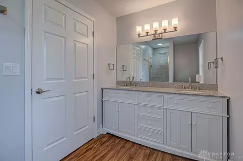 Bath - 7926 Normandy Ln, Centerville, OH 45459 photo 6 of 8