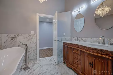 Bath - 7926 Normandy Ln, Centerville, OH 45459 photo 4 of 8
