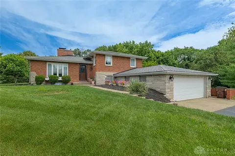 1182 Westridge Rd, Washington Township, OH 45459