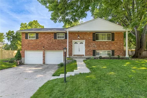 2313 Loris Dr, West Carrollton, OH 45449