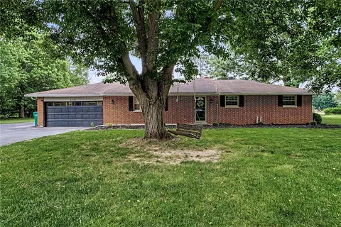 5185 David Dr, Tipp City, OH 45371
