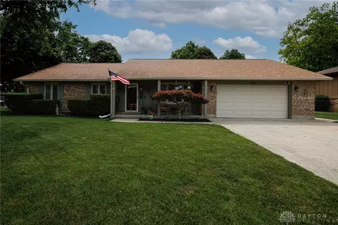 281 Scott Dr, Englewood, OH 45322