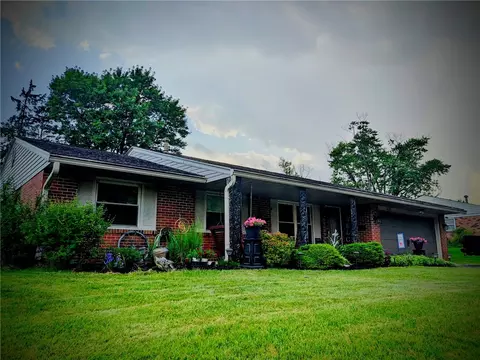2152 Bellsburg Dr, Centerville, OH 45459