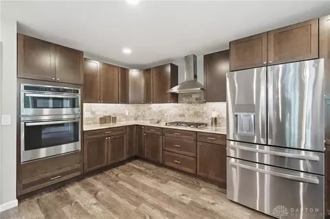 Kitchen - 4222 Lotz Rd, Kettering, OH 45429 photo 7 of 8