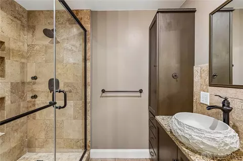 Bath - 2357 Willowgrove Ave, Kettering, OH 45409 photo 5 of 6