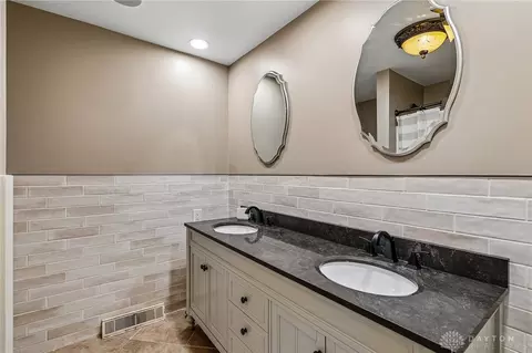 Bath - 2357 Willowgrove Ave, Kettering, OH 45409 photo 1 of 6