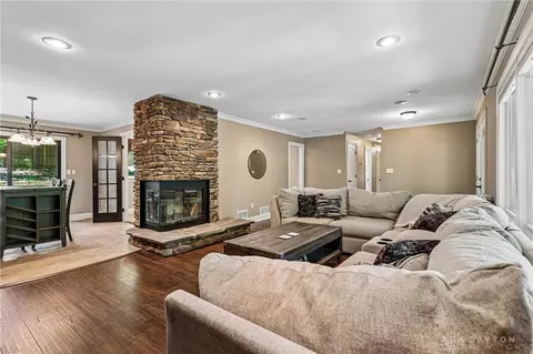 Living - 2357 Willowgrove Ave, Kettering, OH 45409 photo 4 of 5