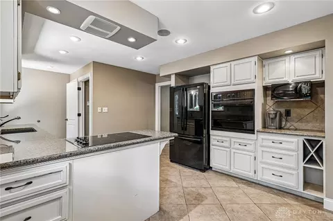 Kitchen - 2357 Willowgrove Ave, Kettering, OH 45409 photo 2 of 4