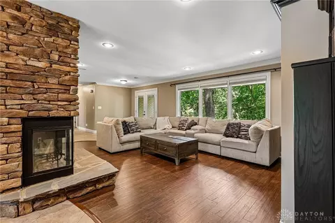 Living - 2357 Willowgrove Ave, Kettering, OH 45409 photo 3 of 5