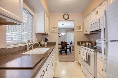 Kitchen - 639 Brookfield Rd, Kettering, OH 45429 photo 4 of 4