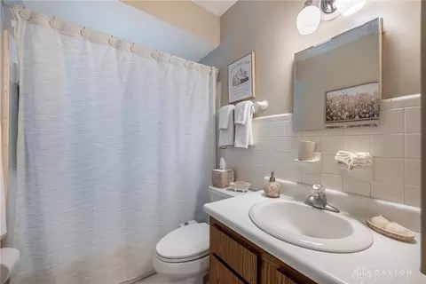 Bath - 639 Brookfield Rd, Kettering, OH 45429 photo 2 of 3