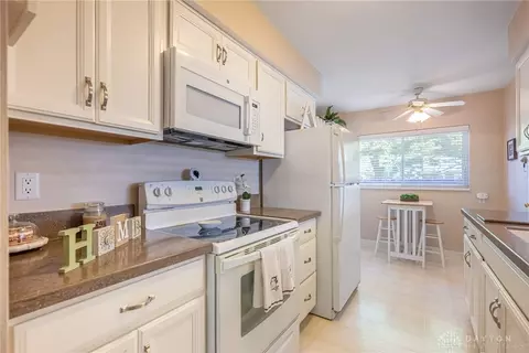Kitchen - 639 Brookfield Rd, Kettering, OH 45429 photo 2 of 4