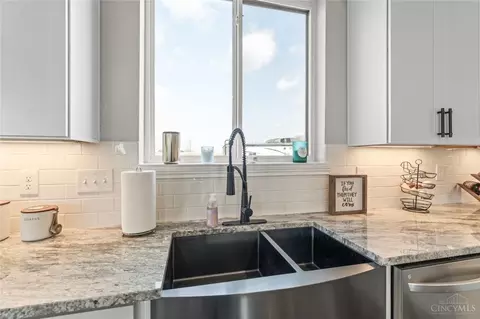 Kitchen - 2425 Middleboro Rd, Clarksville, OH 45113 photo 6 of 10