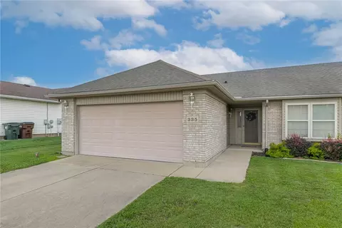 335 Whisper Ln, Xenia, OH 45385