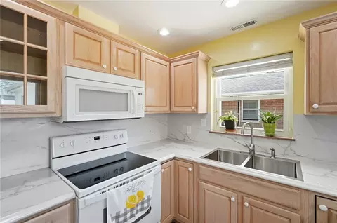 3753 Glaser Dr, Kettering, OH 45429 photo 8