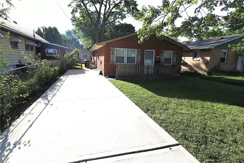 2750 Winton Dr, Kettering, OH 45419