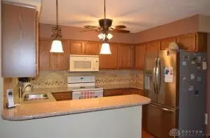 Kitchen - 858 Trent Close, Springfield, OH 45503 photo 2 of 2