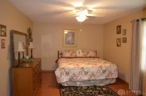 Bedroom - 858 Trent Close, Springfield, OH 45503 photo 2 of 3