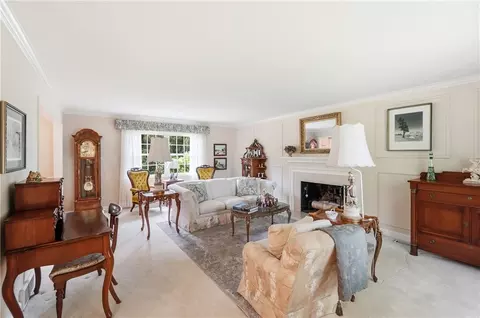 Living - 550 Evans Ln, Washington Township, OH 45459 photo 1 of 5