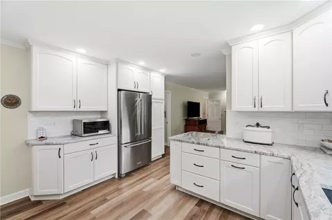 Kitchen - 550 Evans Ln, Washington Township, OH 45459 photo 3 of 5