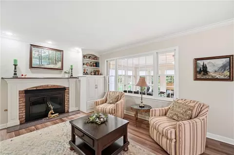 Living - 550 Evans Ln, Washington Township, OH 45459 photo 5 of 5