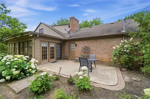Exterior - 550 Evans Ln, Washington Township, OH 45459 photo 6 of 9