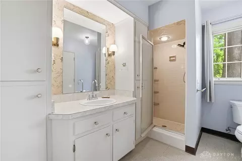 Bath - 772 W Plantation Ln, Kettering, OH 45419 photo 16 of 16