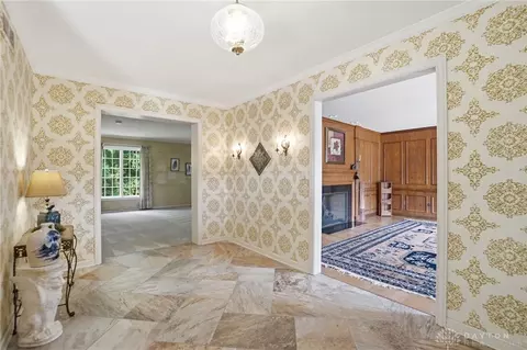 Entry Way - 772 W Plantation Ln, Kettering, OH 45419 photo 2 of 5