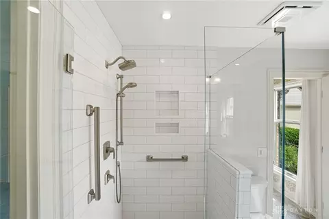 Bath - 772 W Plantation Ln, Kettering, OH 45419 photo 6 of 16