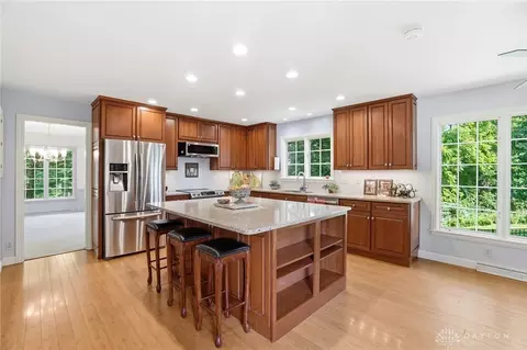 Kitchen - 772 W Plantation Ln, Kettering, OH 45419 photo 4 of 6