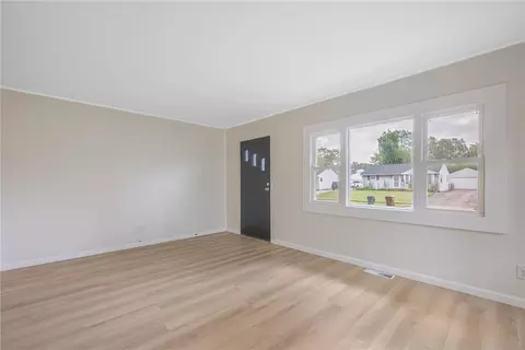 Living - 2957 Purdue Dr, Kettering, OH 45420 photo 2 of 3