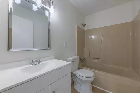 Bath - 2957 Purdue Dr, Kettering, OH 45420 photo 1 of 1