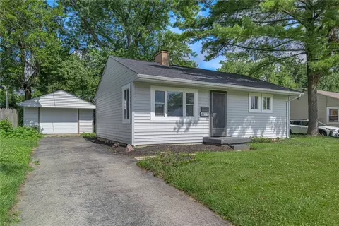 Exterior - 2957 Purdue Dr, Kettering, OH 45420 photo 2 of 4