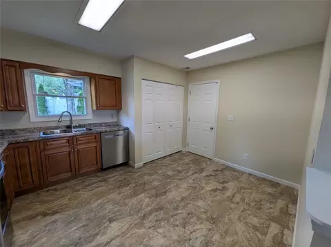 Kitchen - 2407 Selby Pl, Kettering, OH 45420 photo 2 of 2