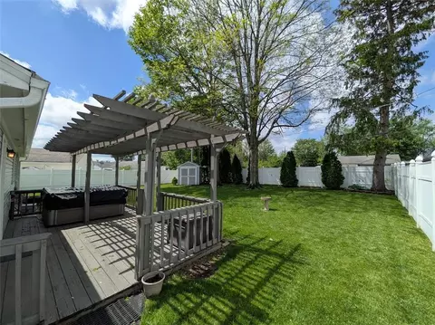 Exterior - 2407 Selby Pl, Kettering, OH 45420 photo 6 of 8