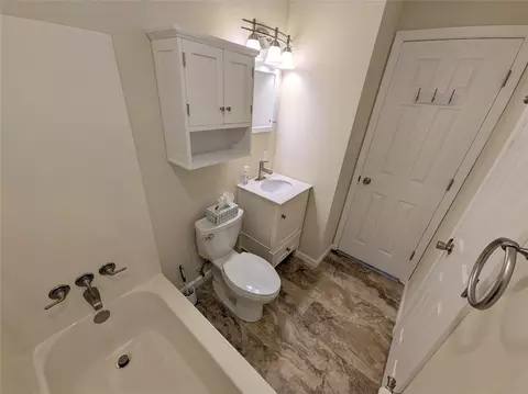 Bath - 2407 Selby Pl, Kettering, OH 45420 photo 2 of 2