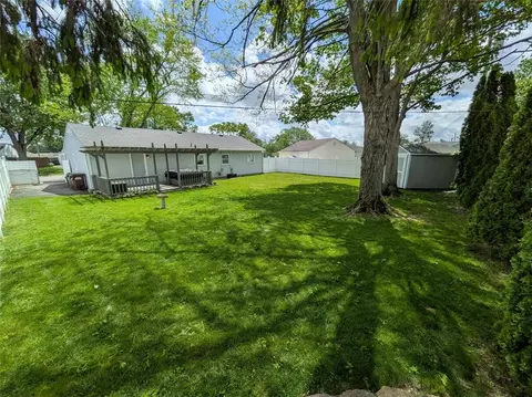 Exterior - 2407 Selby Pl, Kettering, OH 45420 photo 7 of 8