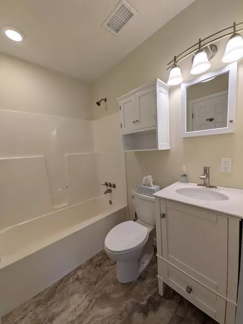 Bath - 2407 Selby Pl, Kettering, OH 45420 photo 1 of 2