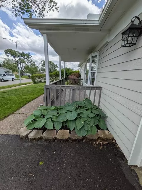 Exterior - 2407 Selby Pl, Kettering, OH 45420 photo 3 of 8