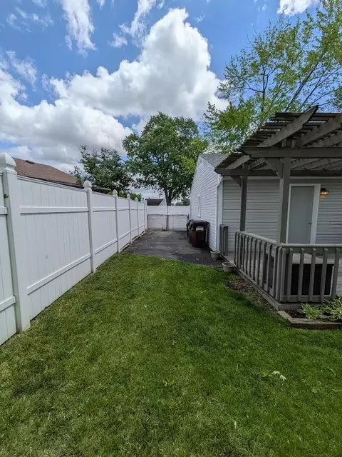 Exterior - 2407 Selby Pl, Kettering, OH 45420 photo 8 of 8
