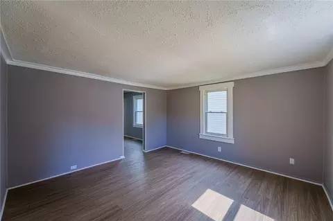 Living - 151 4th Ave, Springfield, OH 45505 photo 3 of 5