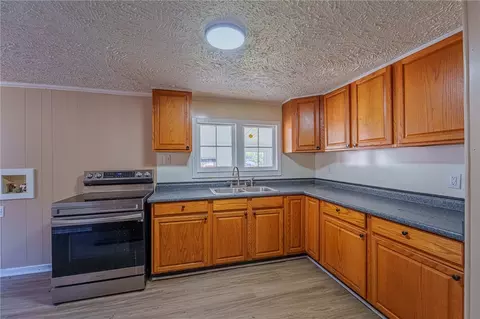 Kitchen - 151 4th Ave, Springfield, OH 45505 photo 1 of 2