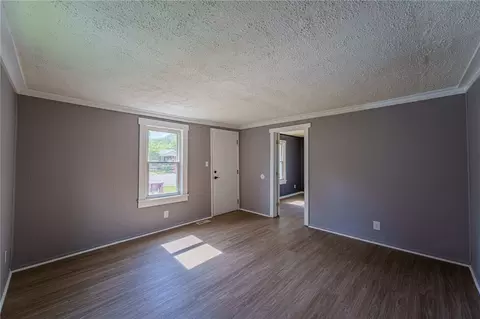 Living - 151 4th Ave, Springfield, OH 45505 photo 2 of 5
