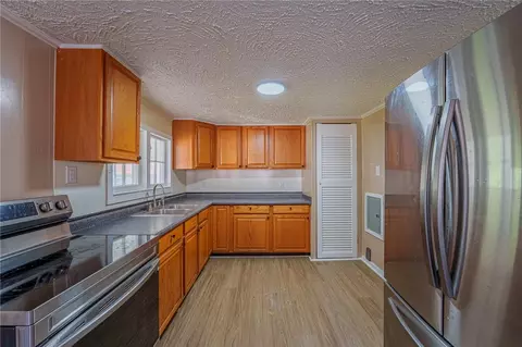 Kitchen - 151 4th Ave, Springfield, OH 45505 photo 2 of 2
