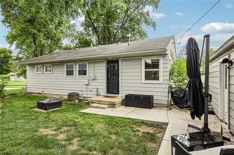 Exterior - 2857 Galewood St, Kettering, OH 45420 photo 3 of 5